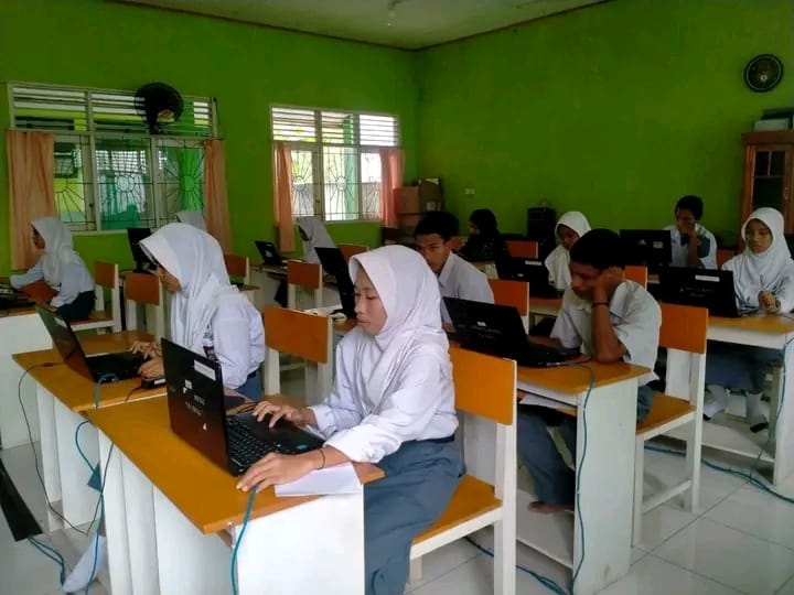 Kompetisi robotik mini